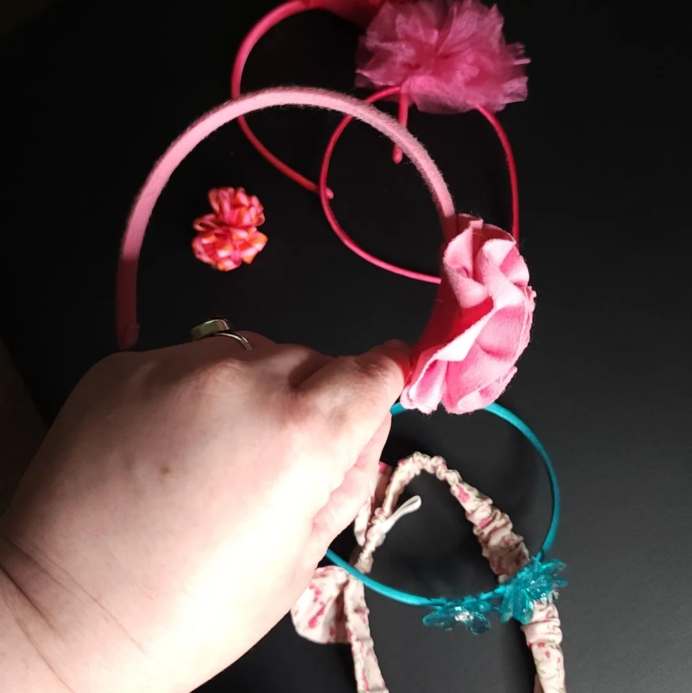 4 Head Bands And 1 Clip Floral and Solid Headband Set